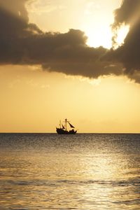 Preview wallpaper sea, ship, horizon, sunset