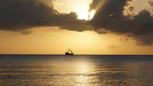 Preview wallpaper sea, ship, horizon, sunset