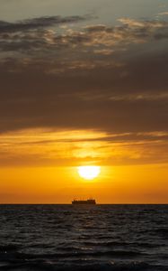 Preview wallpaper sea, ship, sunset, horizon
