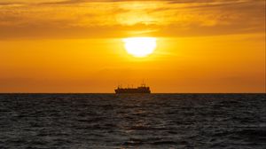 Preview wallpaper sea, ship, sunset, horizon