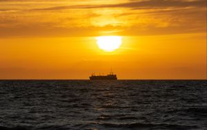 Preview wallpaper sea, ship, sunset, horizon