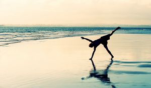 Preview wallpaper sea, shore, silhouette, water, sky, jump