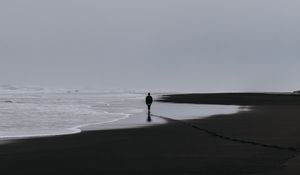 Preview wallpaper sea, silhouette, loneliness, lonely, surf