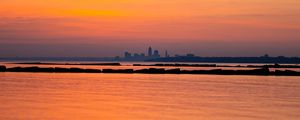 Preview wallpaper sea, silhouettes, city, evening