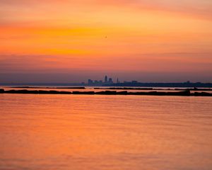 Preview wallpaper sea, silhouettes, city, evening