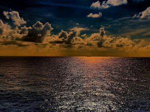 Preview wallpaper sea, sky, light, summer, beautiful, horizon