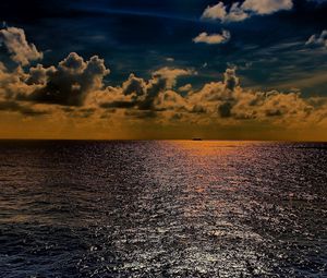 Preview wallpaper sea, sky, light, summer, beautiful, horizon