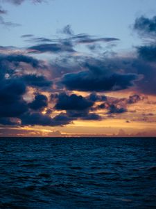 Preview wallpaper sea, skyline, clouds
