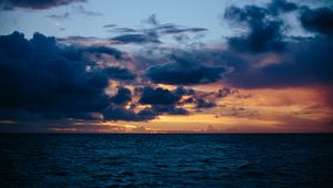Preview wallpaper sea, skyline, clouds