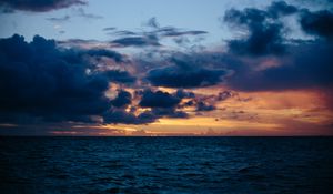 Preview wallpaper sea, skyline, clouds