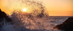 Preview wallpaper sea, splashes, foam, twilight