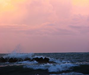 Preview wallpaper sea, splashes, waves, stones, horizon, nature