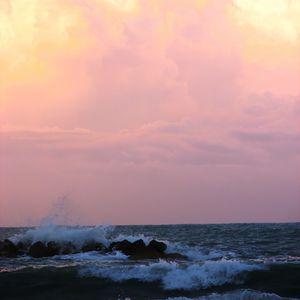 Preview wallpaper sea, splashes, waves, stones, horizon, nature