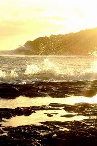 Preview wallpaper sea, splashes, waves, coast, stony, sun, light