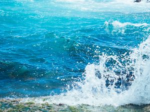 Preview wallpaper sea, spray, splash, waves