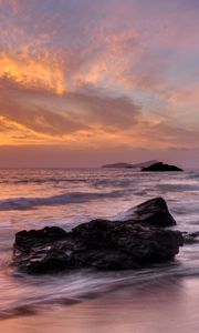 Preview wallpaper sea, stone, waves, coast, horizon, sunset