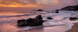 Preview wallpaper sea, stone, waves, coast, horizon, sunset