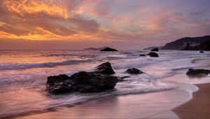 Preview wallpaper sea, stone, waves, coast, horizon, sunset