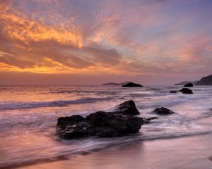 Preview wallpaper sea, stone, waves, coast, horizon, sunset