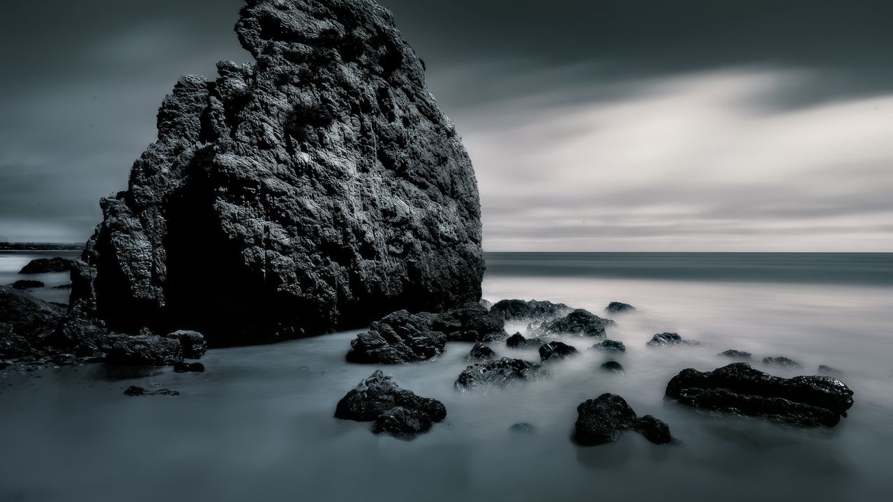 Wallpaper sea, stones, rocks, fog, horizon, clouds