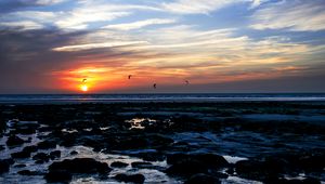 Preview wallpaper sea, stones, sunset, birds