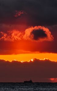 Preview wallpaper sea, sunset, clouds, cloudy, horizon, ship