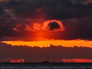 Preview wallpaper sea, sunset, clouds, cloudy, horizon, ship