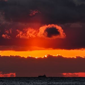 Preview wallpaper sea, sunset, clouds, cloudy, horizon, ship