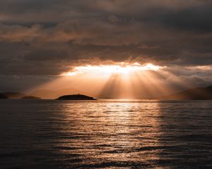 Preview wallpaper sea, sunset, clouds, sunbeams, light