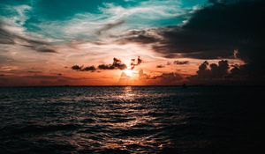Preview wallpaper sea, sunset, clouds, dusk, waves