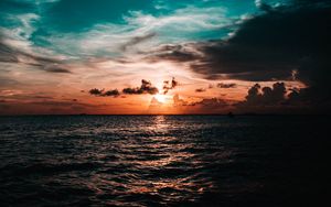 Preview wallpaper sea, sunset, clouds, dusk, waves
