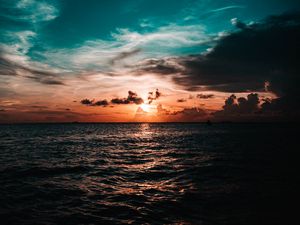 Preview wallpaper sea, sunset, clouds, dusk, waves