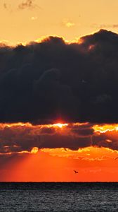 Preview wallpaper sea, sunset, clouds, sun, dusk