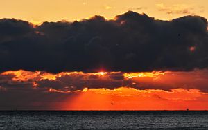 Preview wallpaper sea, sunset, clouds, sun, dusk
