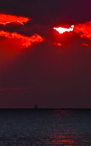 Preview wallpaper sea, sunset, dark, red, twilight