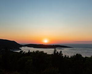 Preview wallpaper sea, sunset, horizon, island, landscape, nature