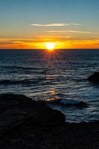 Preview wallpaper sea, sunset, horizon, sun, dark, landscape