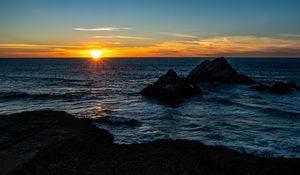 Preview wallpaper sea, sunset, horizon, sun, dark, landscape