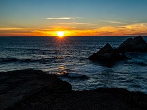 Preview wallpaper sea, sunset, horizon, sun, dark, landscape