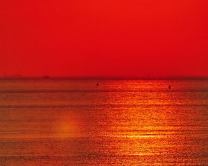 Preview wallpaper sea, sunset, horizon, sun, dark, sail