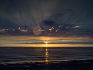 Preview wallpaper sea, sunset, horizon, sky, water, clouds