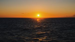 Preview wallpaper sea, sunset, horizon, water, ripples, sun