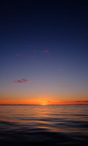 Preview wallpaper sea, sunset, horizon, evening, twilight, landscape