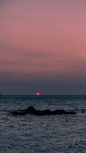 Preview wallpaper sea, sunset, horizon, water, rock