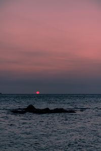 Preview wallpaper sea, sunset, horizon, water, rock