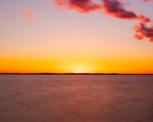 Preview wallpaper sea, sunset, horizon, blur, long exposure, dusk