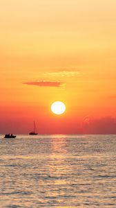 Preview wallpaper sea, sunset, horizon, boats