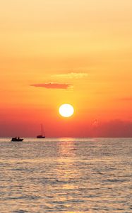 Preview wallpaper sea, sunset, horizon, boats