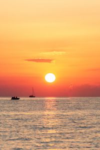 Preview wallpaper sea, sunset, horizon, boats