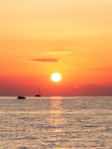 Preview wallpaper sea, sunset, horizon, boats